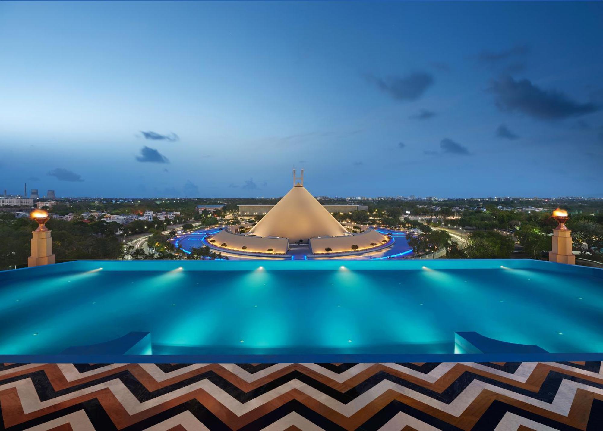 The Leela Gandhinagar Hotel Bagian luar foto
