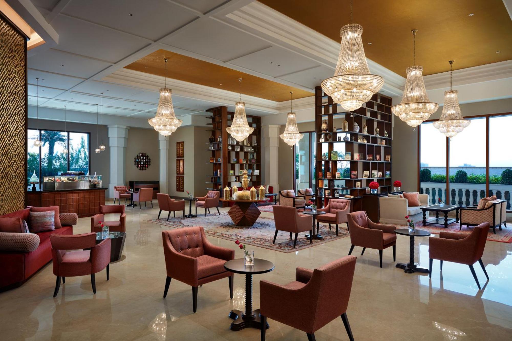 The Leela Gandhinagar Hotel Bagian luar foto