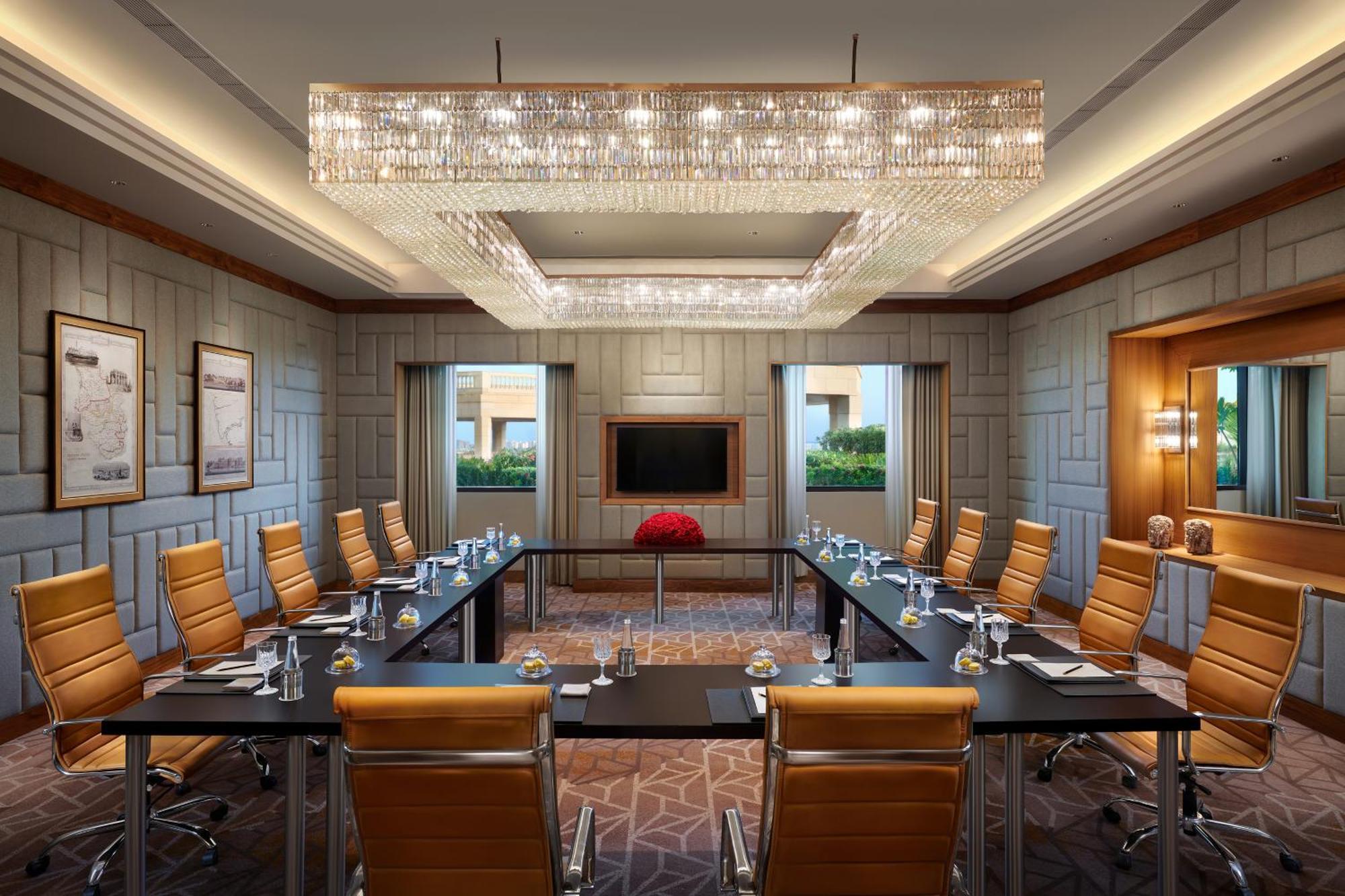 The Leela Gandhinagar Hotel Bagian luar foto