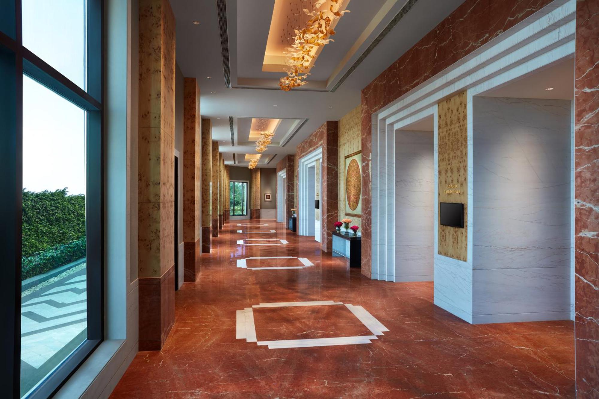 The Leela Gandhinagar Hotel Bagian luar foto