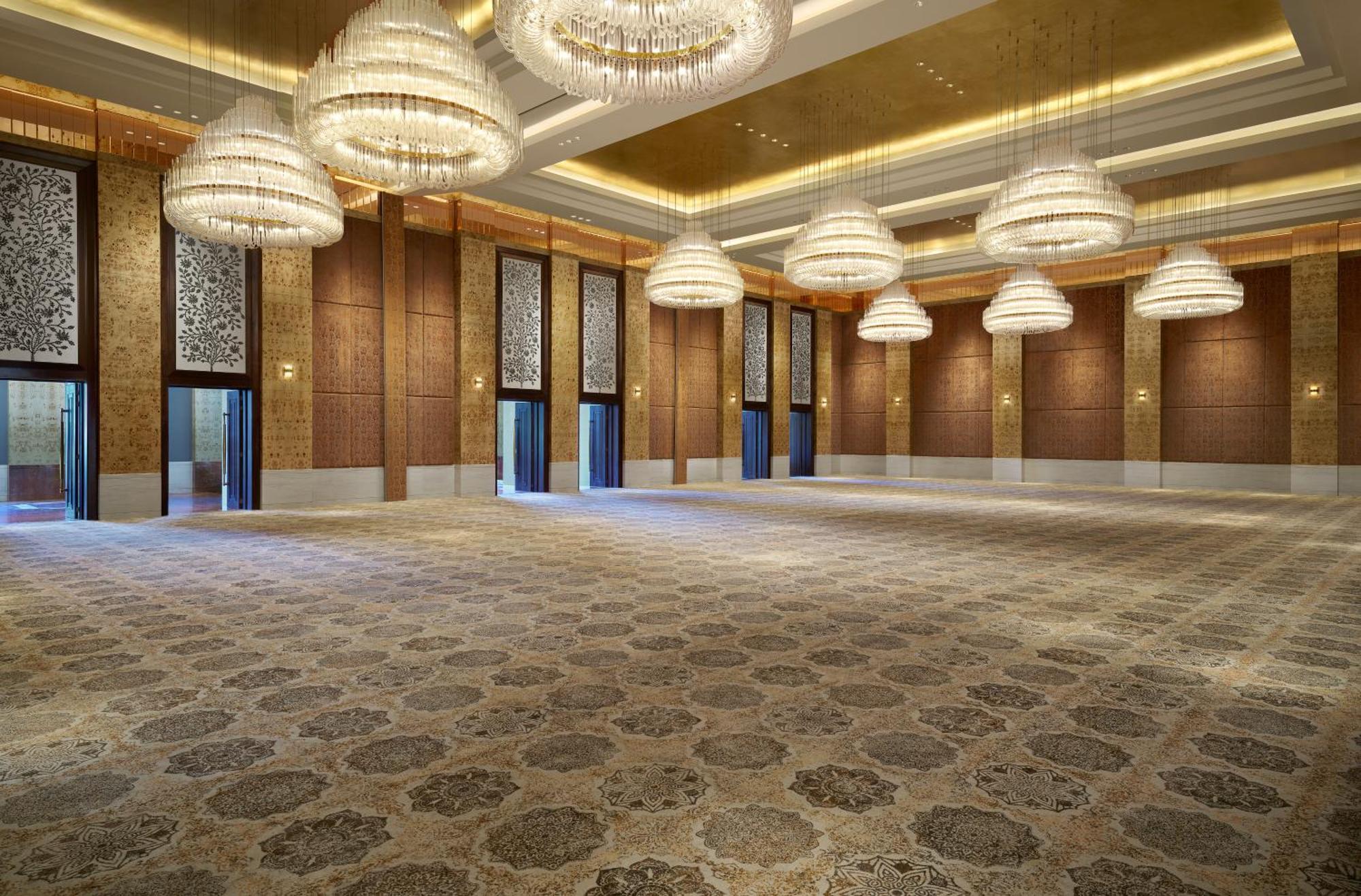 The Leela Gandhinagar Hotel Bagian luar foto