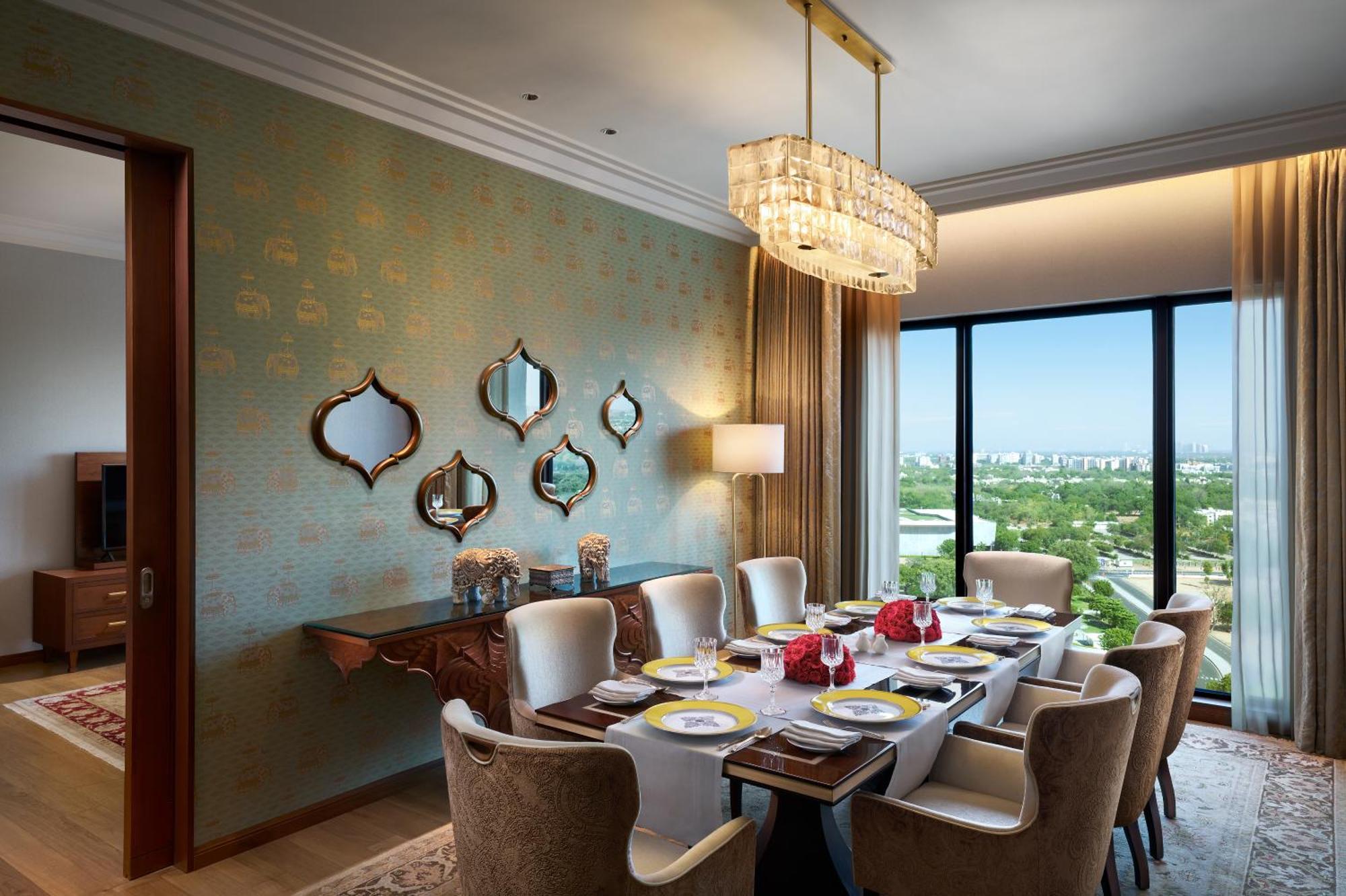 The Leela Gandhinagar Hotel Bagian luar foto