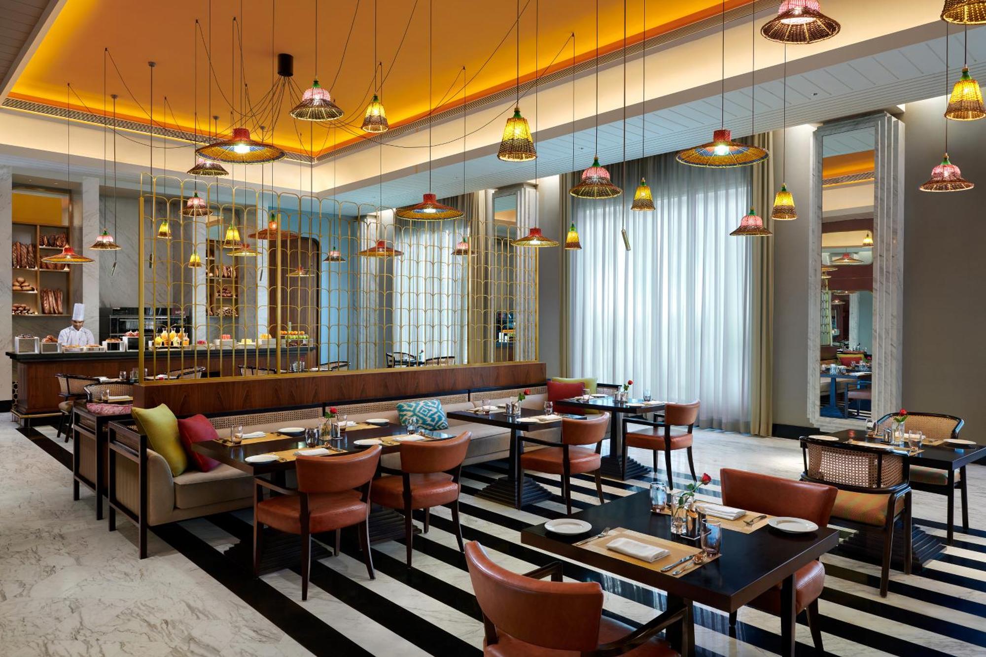 The Leela Gandhinagar Hotel Bagian luar foto