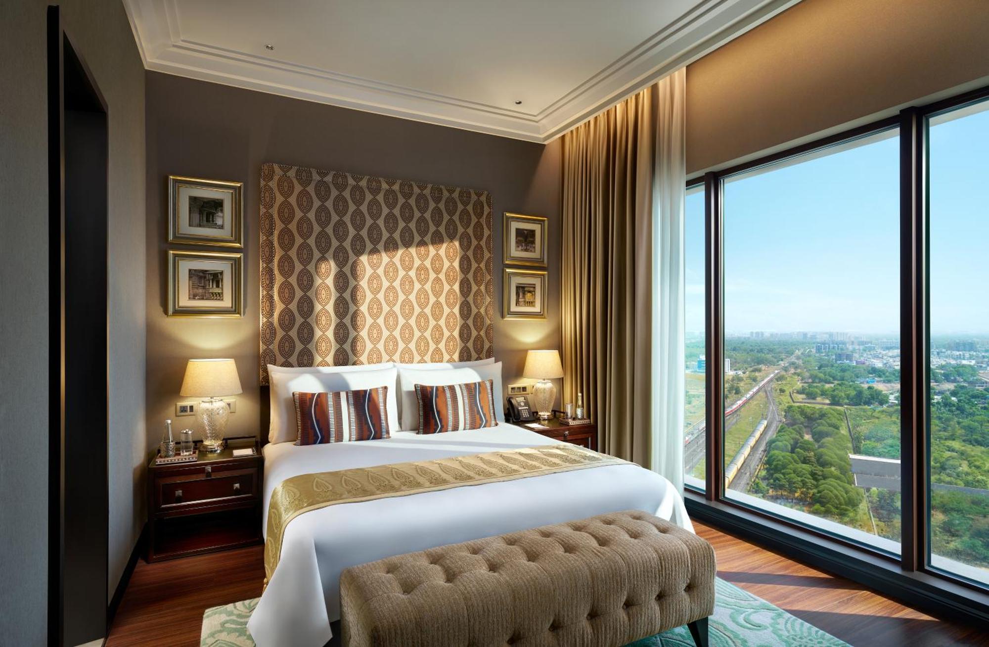 The Leela Gandhinagar Hotel Bagian luar foto