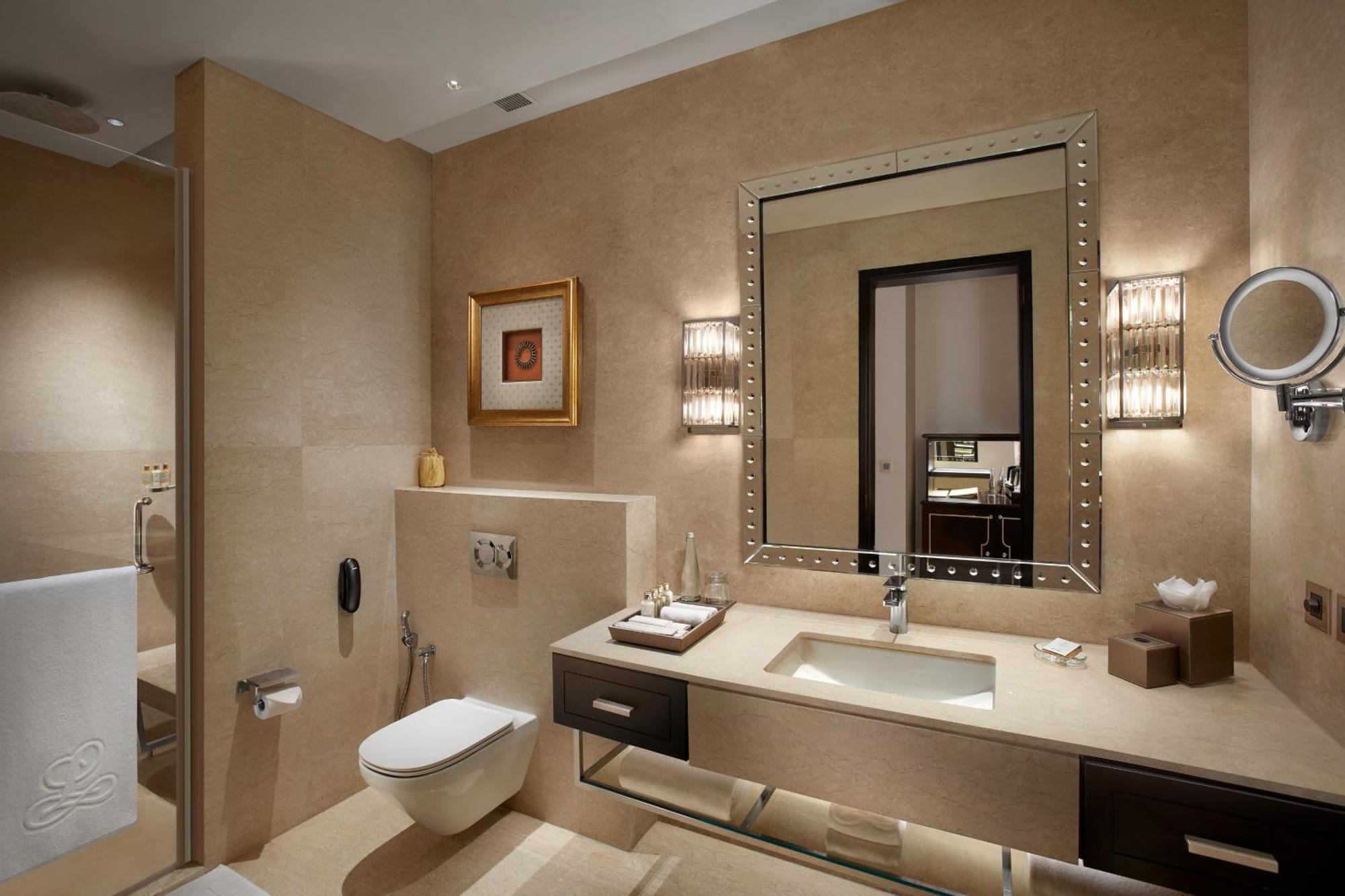 The Leela Gandhinagar Hotel Bagian luar foto